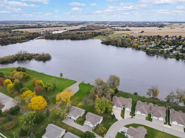 922-932 Waters Edge Ct, Marshall, WI 53559