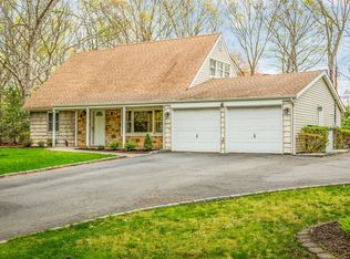 33 Spencer Ln, Stony Brook, NY 11790
