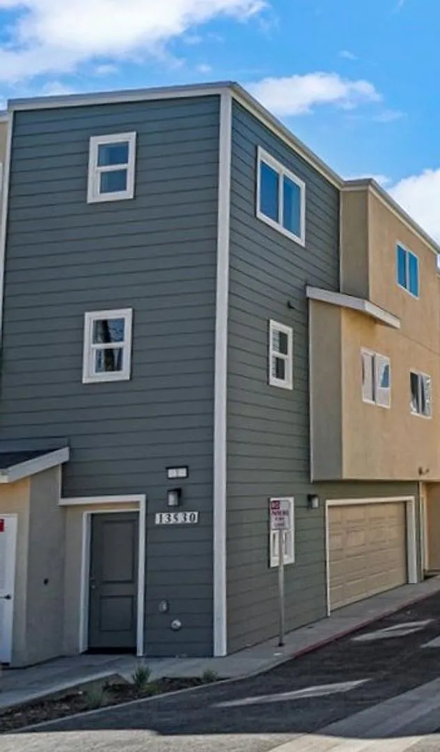 4-Bedroom Home for Rent Move-In Ready — Photo 1
