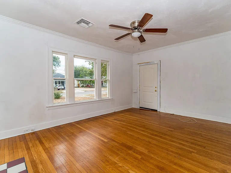 469 E Magnolia Ave — Photo 6