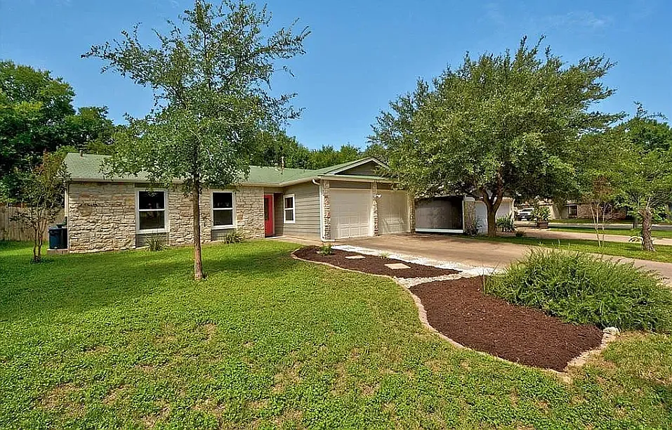 3 bed, 1201 sqft, $2,800 — Photo 3