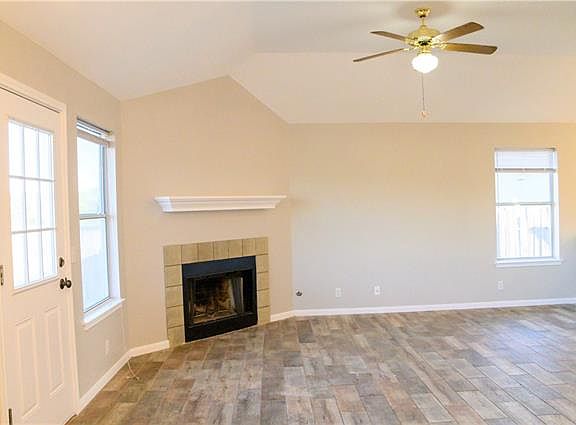 5th image of 308 Meadowside Dr