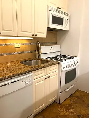 Rented by CitySites Real Estate Group | media 15
