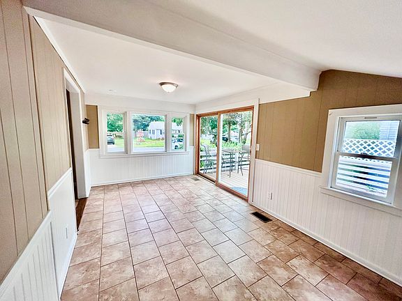4th image of 69 Crowes Purchase Road
