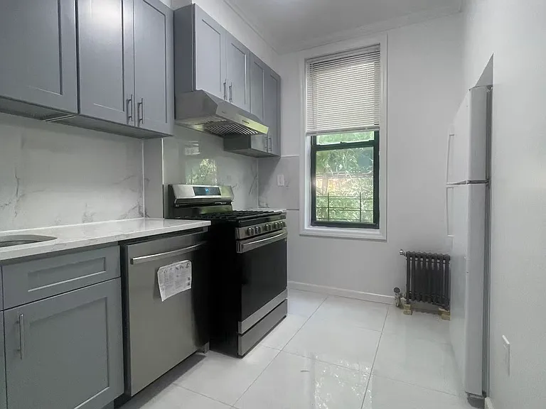 60-75 67th Ave #2F — Photo 1