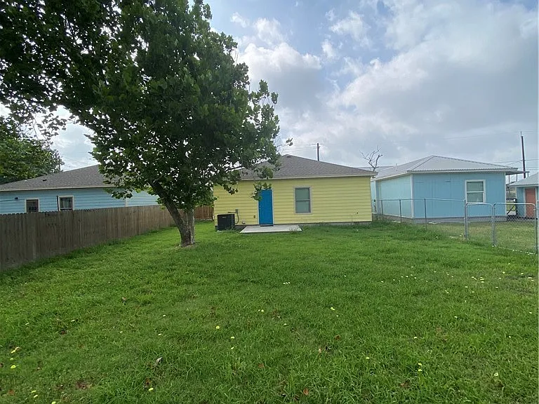 706 Military Dr — Photo 18