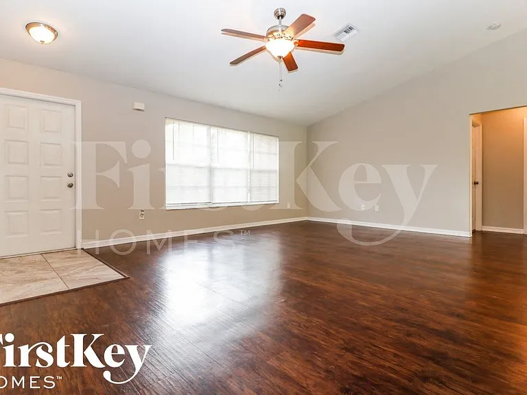 18421 Columbine Rd — Photo 2