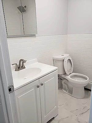 5th image of 2344 37th St Floor 3