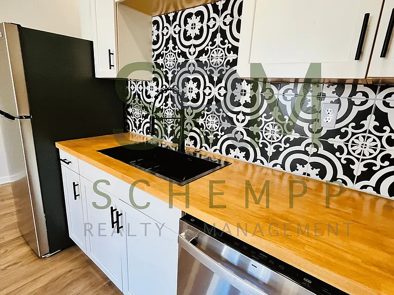 518 Camp St #520 — Photo 8