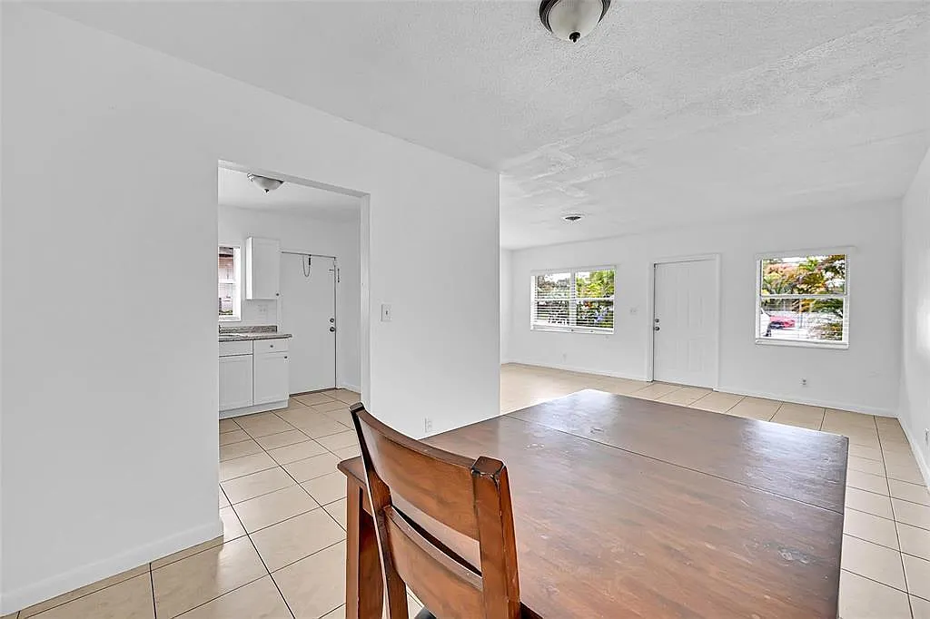 3 bed, 1.5 bath, 1252 sqft, $2,150 — Photo 4