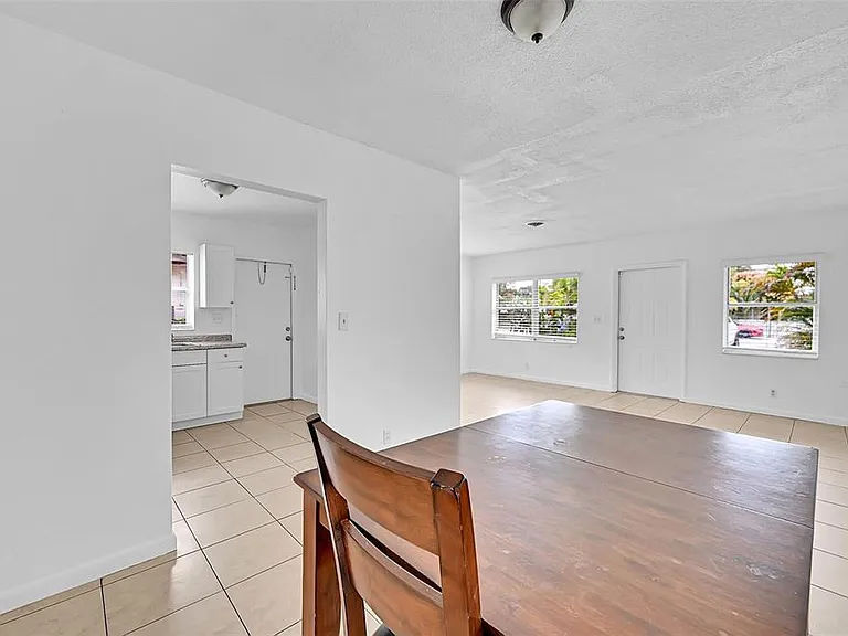 1218 NW 6th Ave — Photo 4