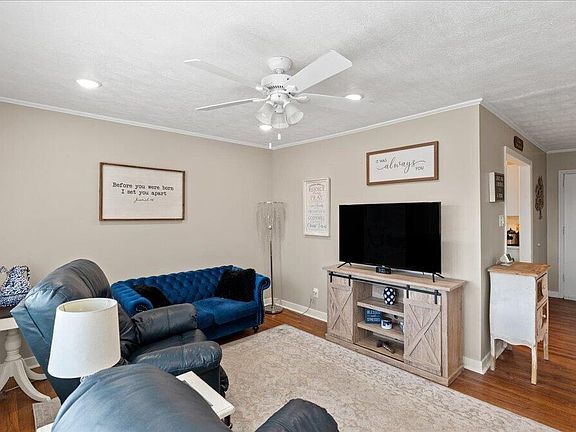 5th image of 335 East Dr