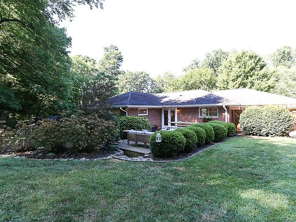 4th image of 1969 Clearwater Dr SE