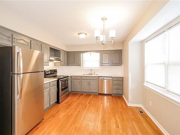 4th image of 408 N Washington St