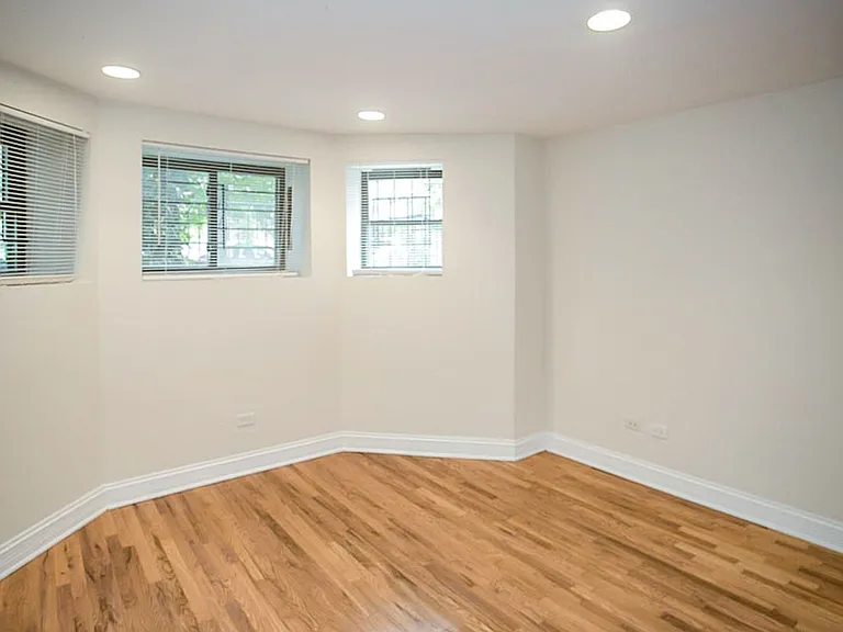 3818 N Sheffield Ave — Photo 35