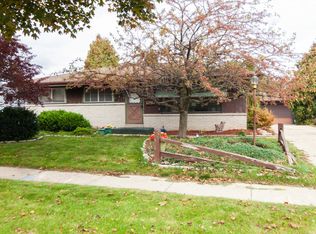 8808 W Acacia St, Milwaukee, WI 53224