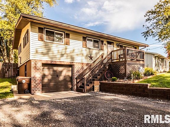 3rd image of 313 Hawthorne Cir
