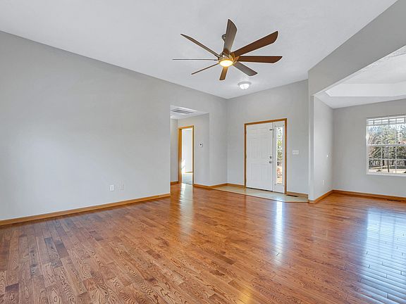 5th image of 253 Tomahawk Drive
