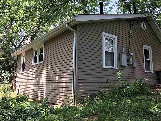 2nd image of 1005 W 11th St