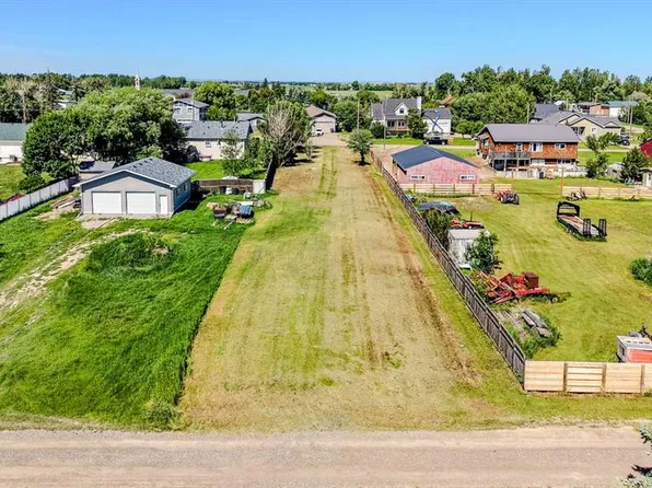 255 N 300th St W, Raymond, AB T0K 2S0