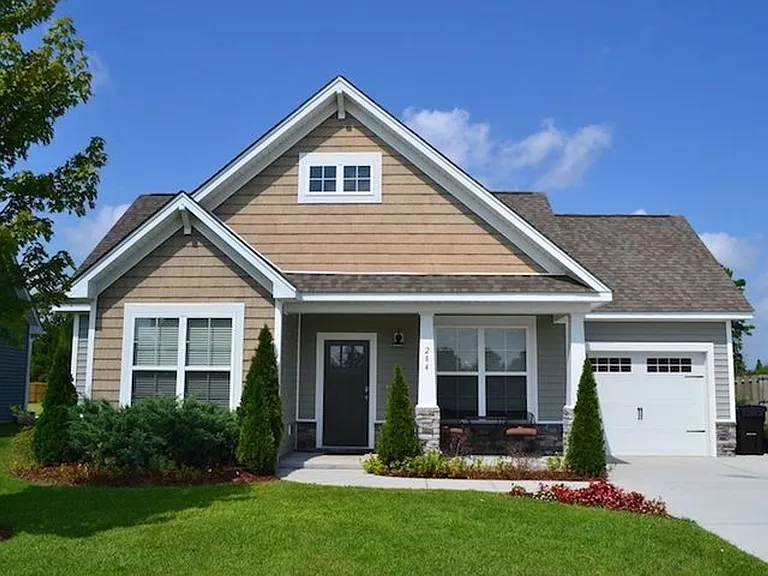 284 SW Plantation Dr — Photo 1