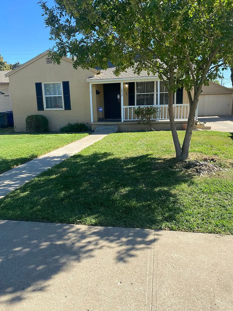 1650 Laurel Ave photo 1
