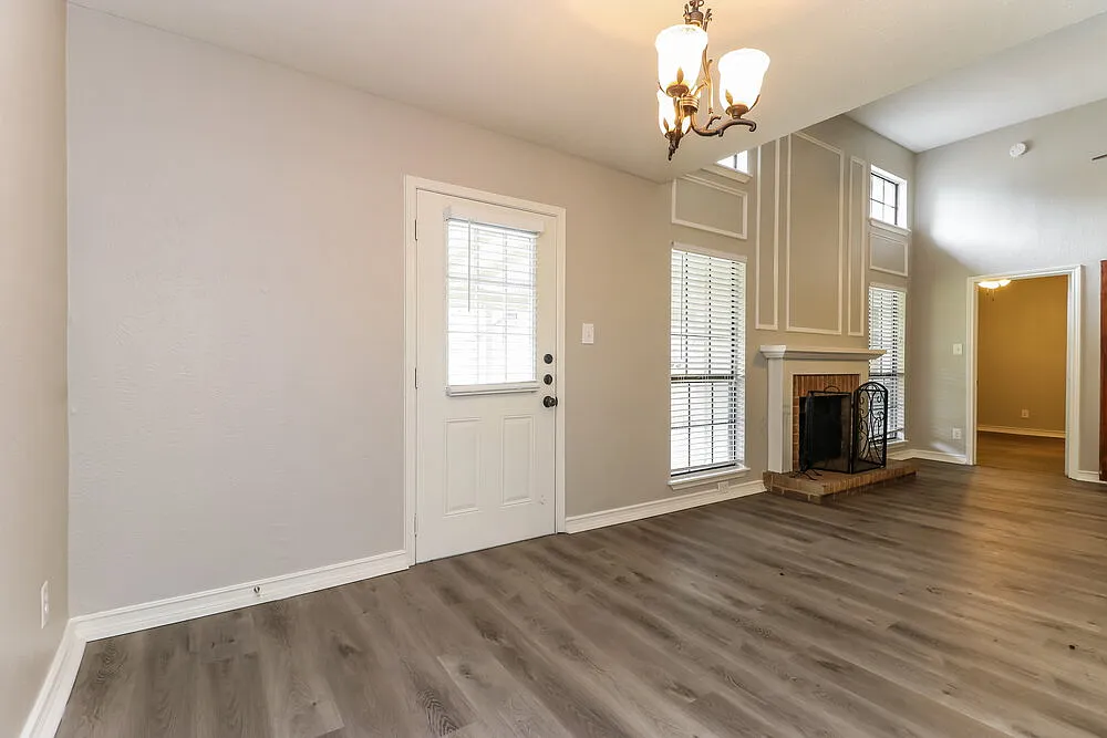3 bed, 2.0 bath, 1444 sqft, $2,155 — Photo 3