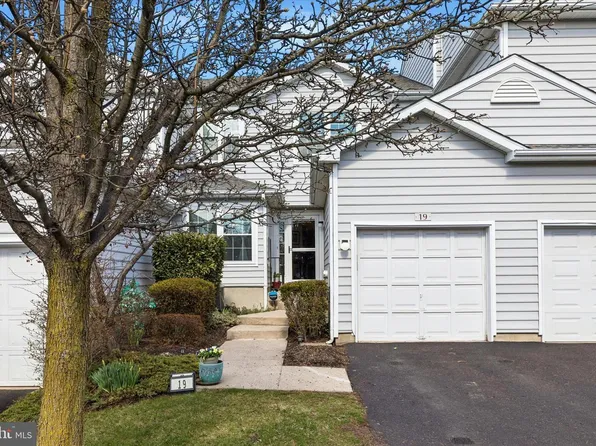 19 Victoria Cir, Collegeville, PA 19426