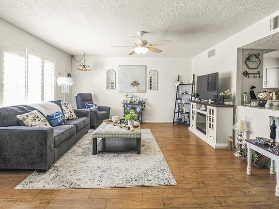 3rd image of 2944 W 20th Pl