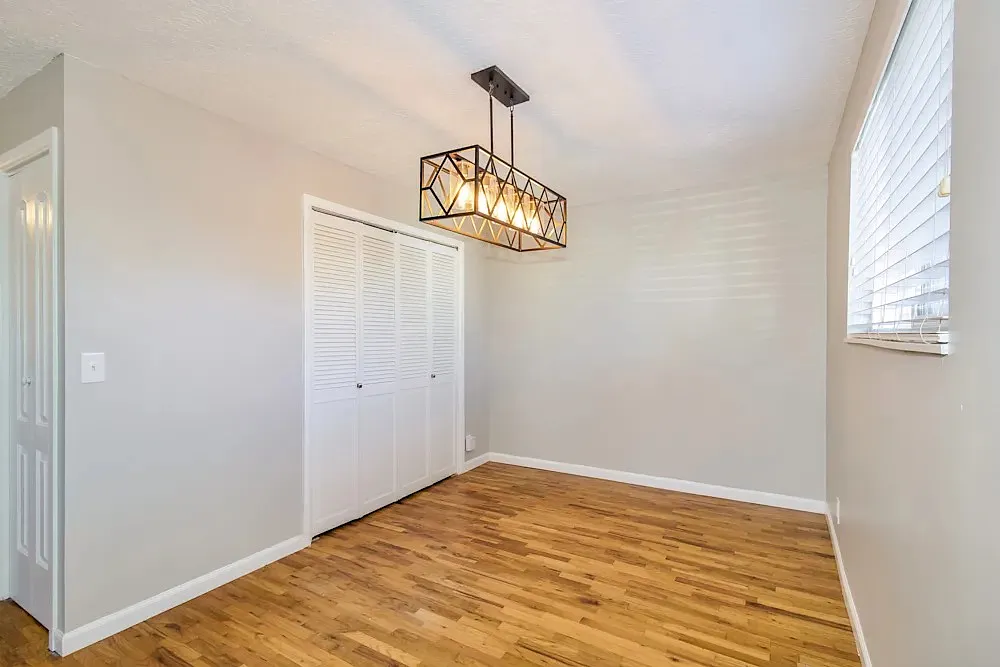 3 bed, 2016 sqft, $2,720 — Photo 2