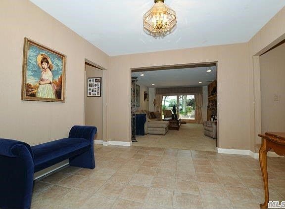 2nd image of 6 Oxbow Ct