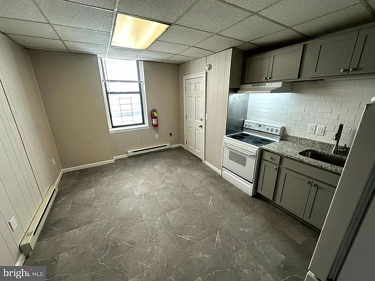 5 S 3rd St #B — Photo 10