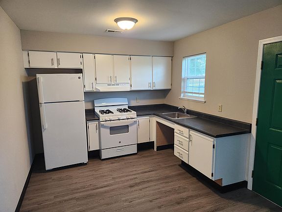 2nd image of 206 Nicholas Dr #A