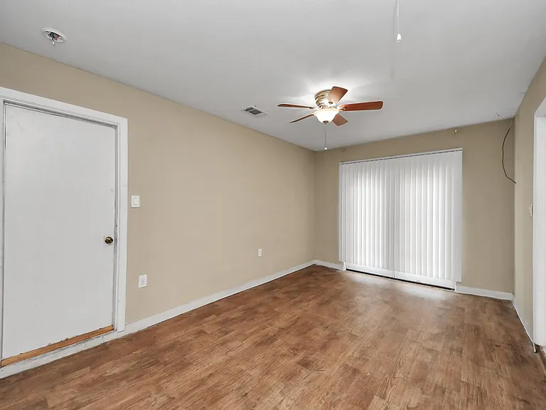 811 Hillcrest Dr — Photo 12