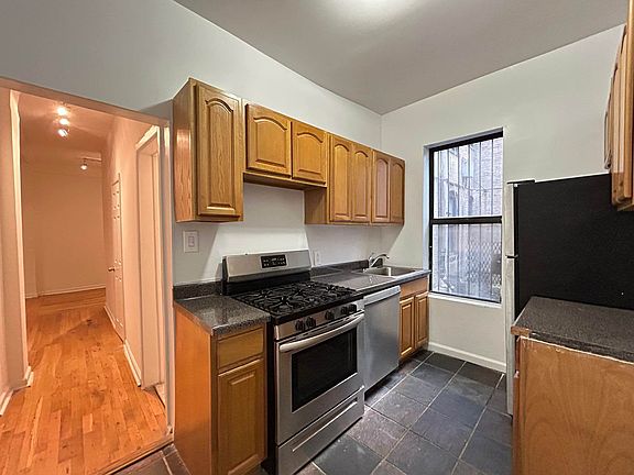 2nd image of 326 Saint Johns Pl APT 5A