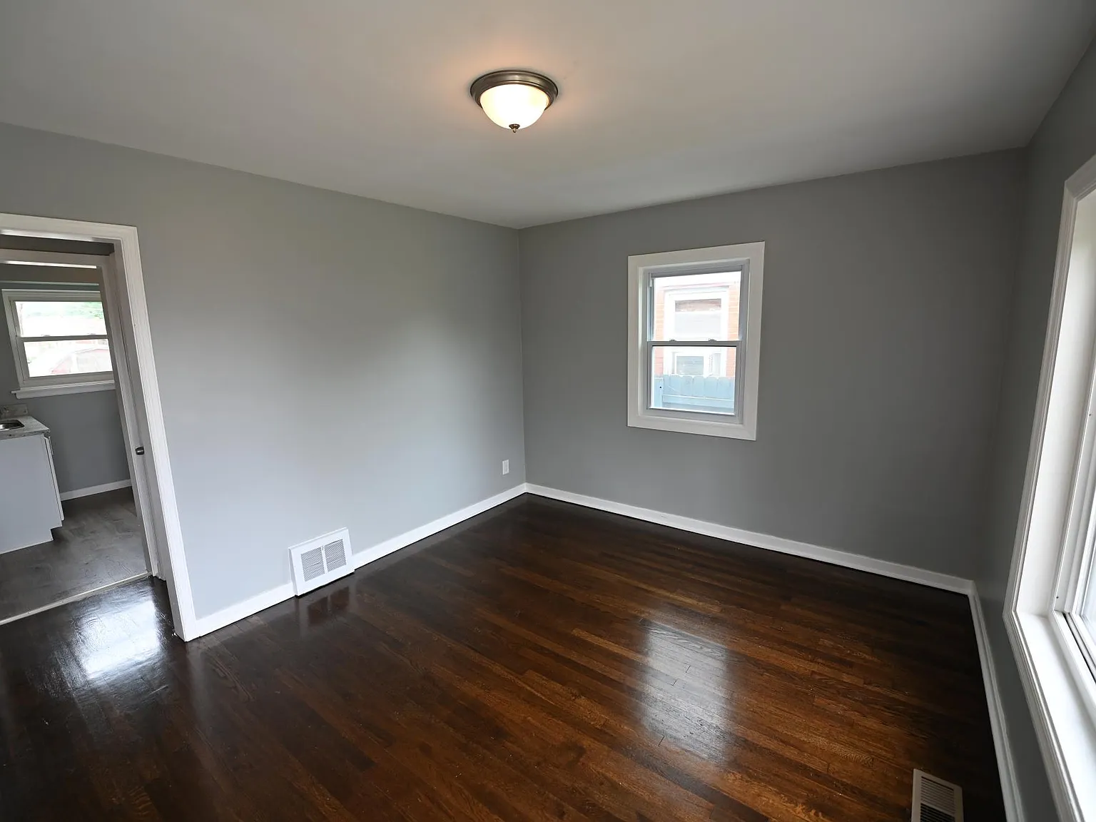 5438 Birch Ave — Photo 4