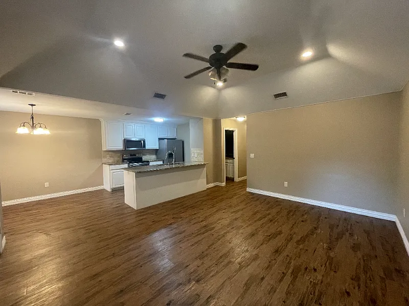 Charming 3 Bed/2 Bath Brick Home in Denison, TX - $1,500/month — Photo 3