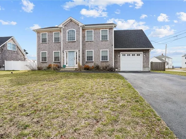 12 Woodbine Ave, Barrington, RI 02806