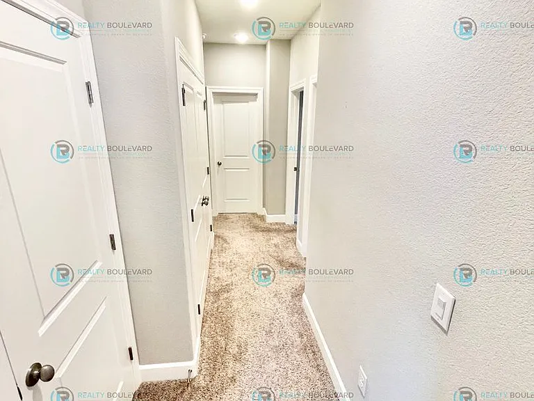 1815 Dark Horse Rd #B — Photo 33