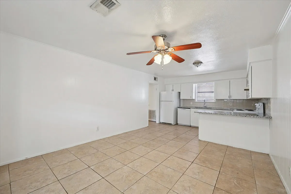 303 Hardy Ave - 3 — Photo 1