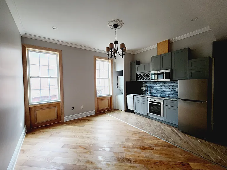 3402 Pearl St — Photo 2