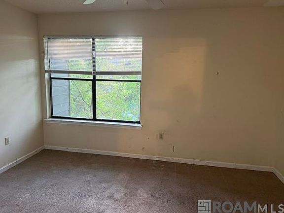 5th image of 155 Marilyn Dr