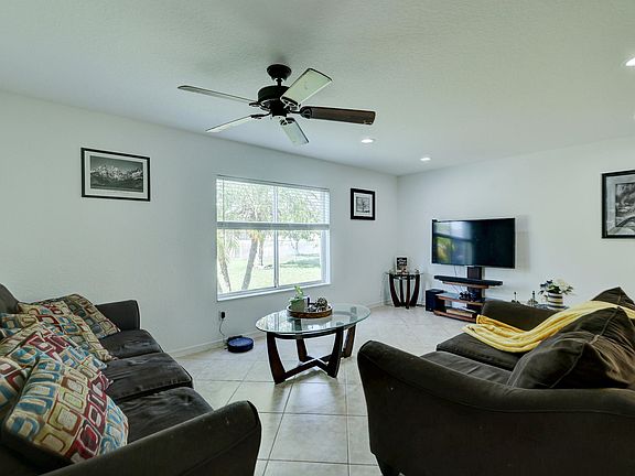 4th image of 2107 SW Newport Isles Boulevard
