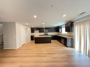 16951 Beachwood Ln, Fontana, CA 92336