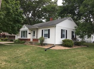 999 Rider St, Flora, IL 62839