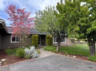 45 Fairway Cir, Medford, OR