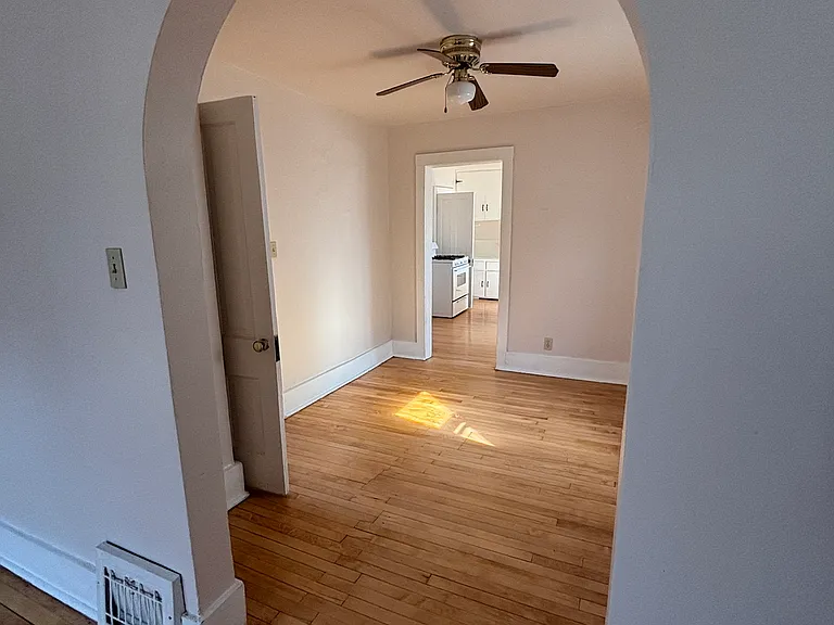 800 E Pearson St #UPPER — Photo 9