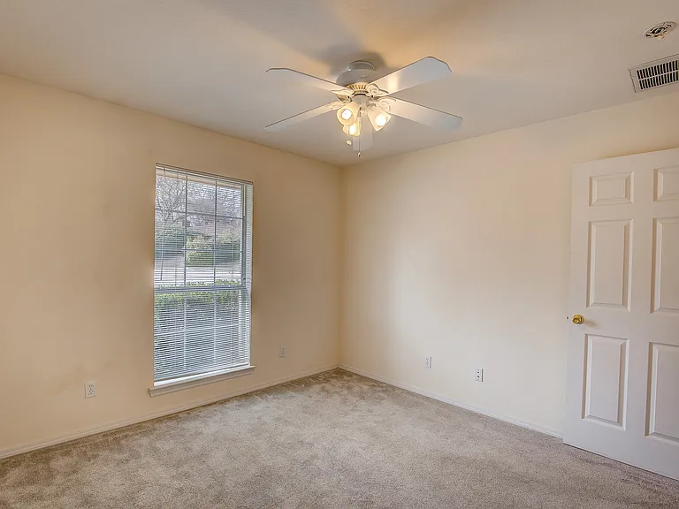 4804 Edgewater Dr — Photo 34