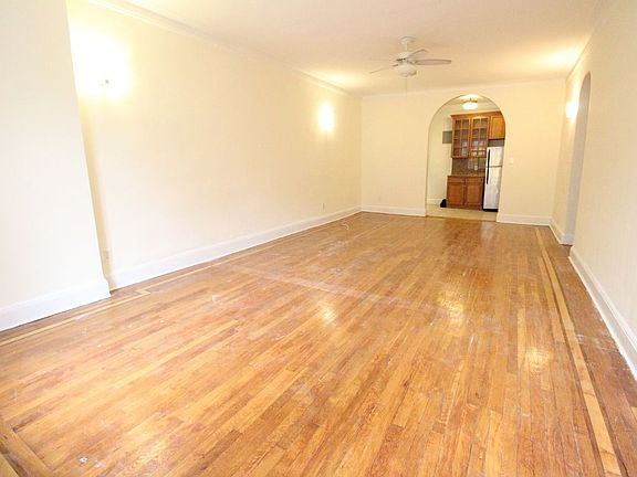4th image of 128 W 72nd St APT 3A