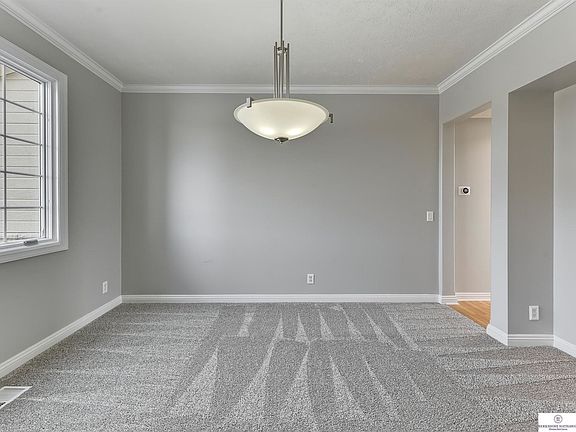 5th image of 16157 Pinkney St
